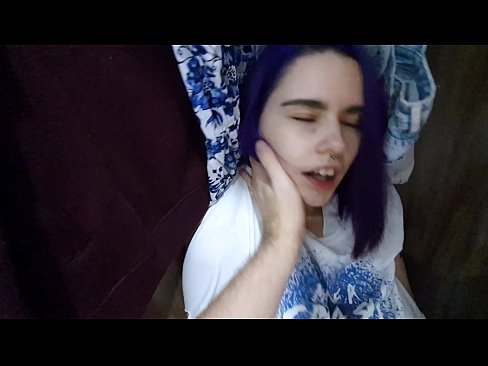 ❤️ I kitea taku tuahine i roto i te kaapata ka awhina ia ia ki te cum ️ Sex i a matou ❌❤